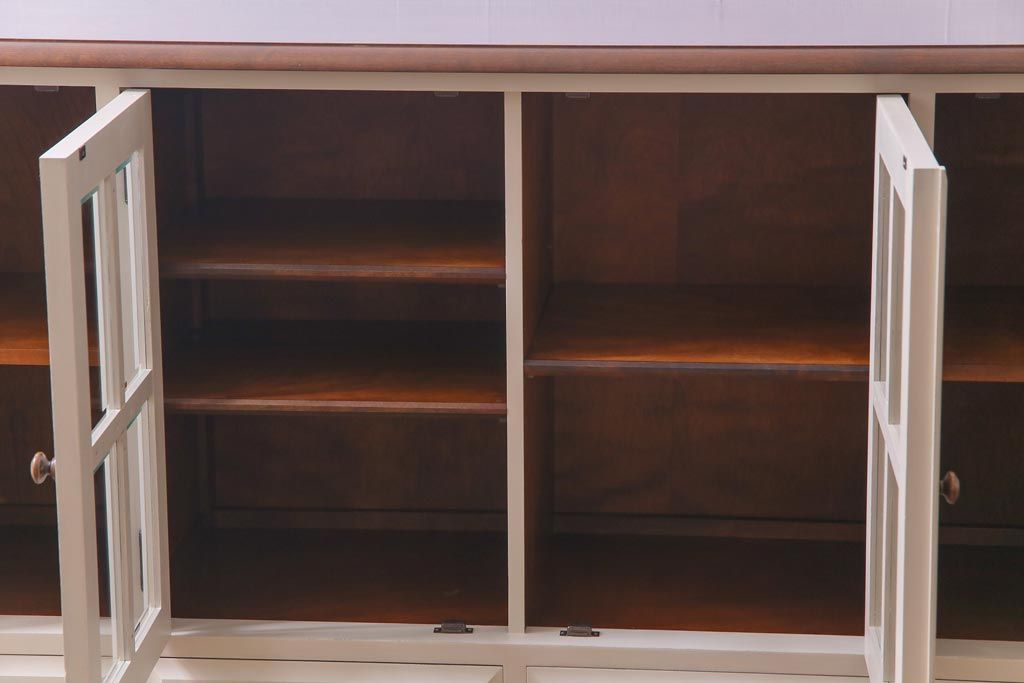 ペイント家具　ビンテージ　#138　淡いカラーが一味違う北海道民芸家具のサイドボード(サイドキャビネット、収納棚)