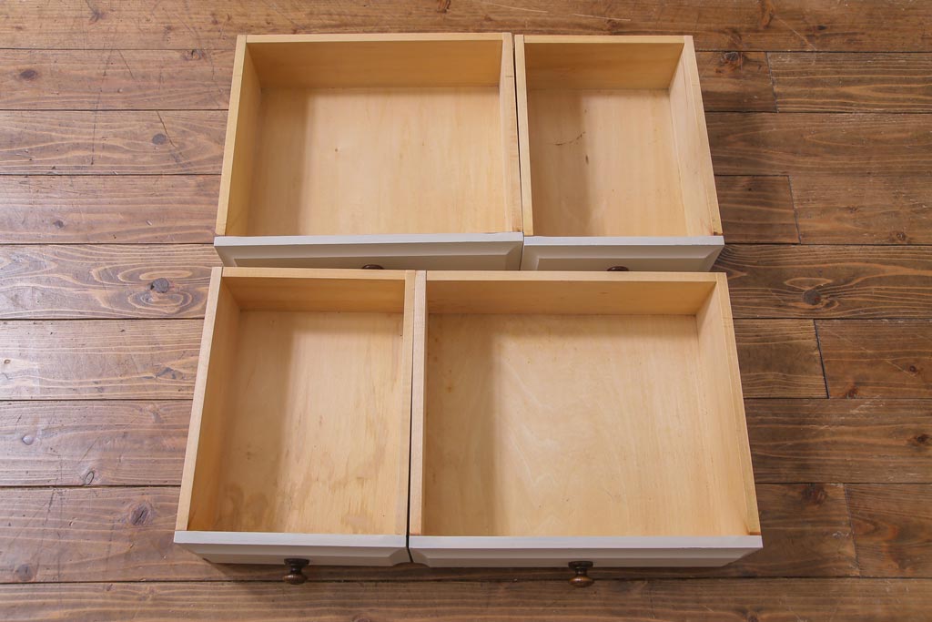 ペイント家具　ビンテージ　#138　淡いカラーが一味違う北海道民芸家具のサイドボード(サイドキャビネット、収納棚)