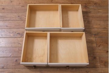 ペイント家具　ビンテージ　#138　淡いカラーが一味違う北海道民芸家具のサイドボード(サイドキャビネット、収納棚)