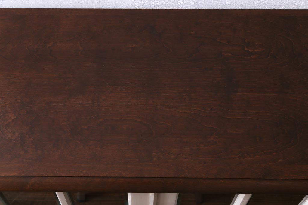 ペイント家具　ビンテージ　#138　淡いカラーが一味違う北海道民芸家具のサイドボード(サイドキャビネット、収納棚)