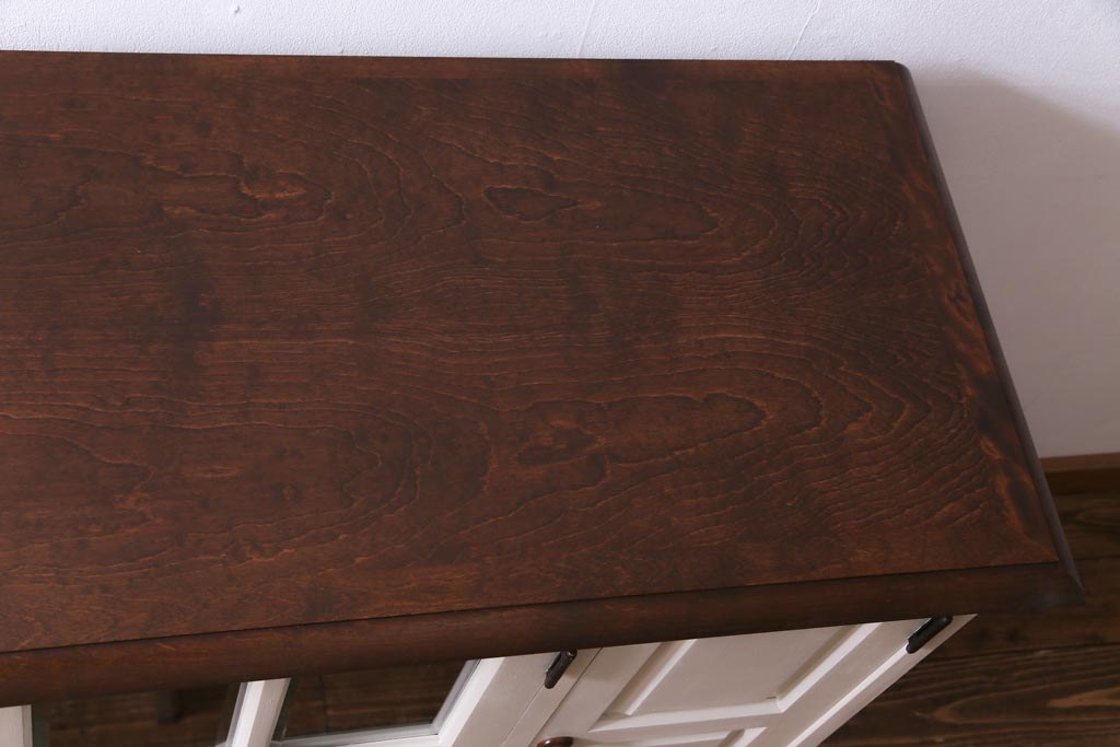 ペイント家具　ビンテージ　#138　淡いカラーが一味違う北海道民芸家具のサイドボード(サイドキャビネット、収納棚)