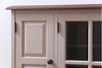 ペイント家具　ビンテージ　#138　淡いカラーが一味違う北海道民芸家具のサイドボード(サイドキャビネット、収納棚)