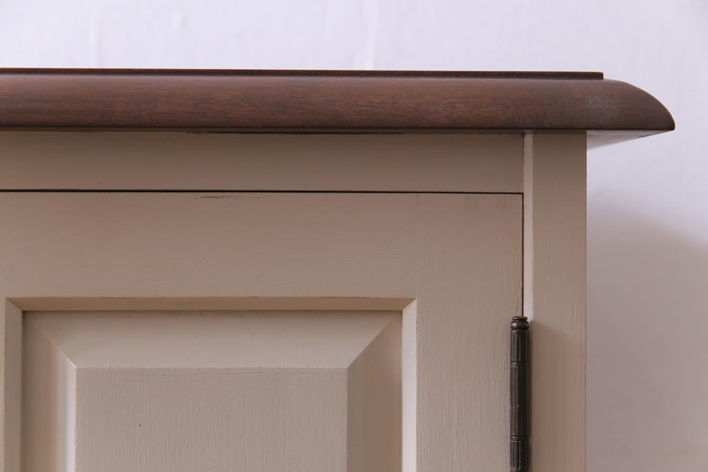 ペイント家具　ビンテージ　#138　淡いカラーが一味違う北海道民芸家具のサイドボード(サイドキャビネット、収納棚)