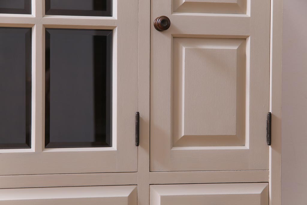 ペイント家具　ビンテージ　#138　淡いカラーが一味違う北海道民芸家具のサイドボード(サイドキャビネット、収納棚)