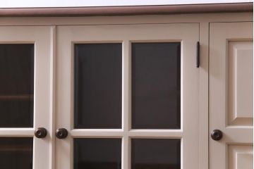 ペイント家具　ビンテージ　#138　淡いカラーが一味違う北海道民芸家具のサイドボード(サイドキャビネット、収納棚)