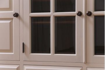 ペイント家具　ビンテージ　#138　淡いカラーが一味違う北海道民芸家具のサイドボード(サイドキャビネット、収納棚)