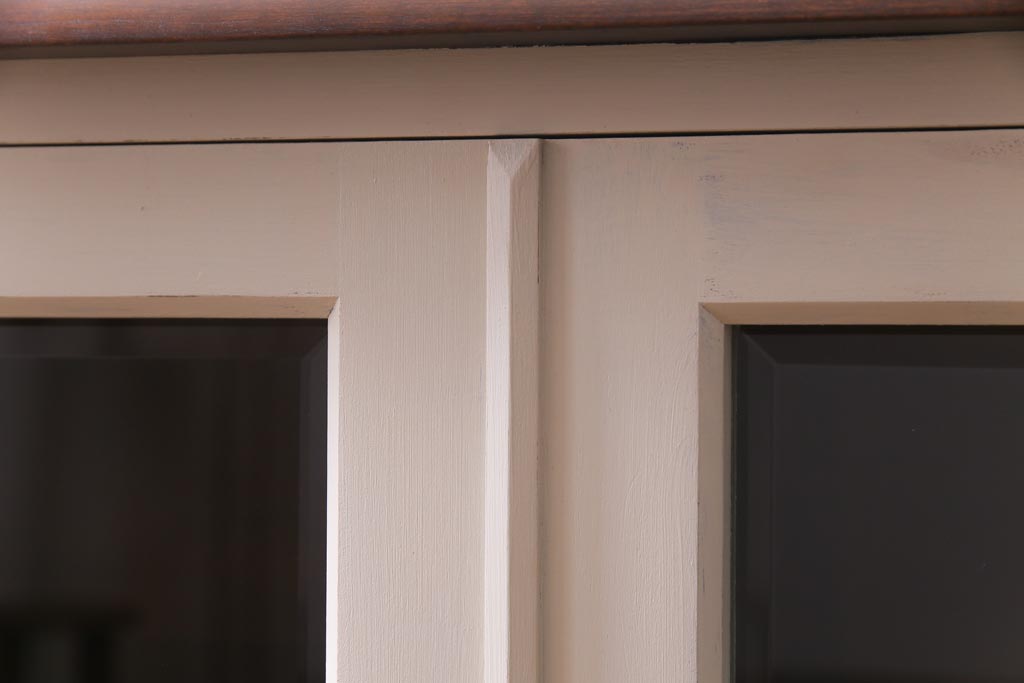 ペイント家具　ビンテージ　#138　淡いカラーが一味違う北海道民芸家具のサイドボード(サイドキャビネット、収納棚)