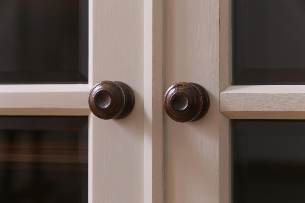 ペイント家具　ビンテージ　#138　淡いカラーが一味違う北海道民芸家具のサイドボード(サイドキャビネット、収納棚)