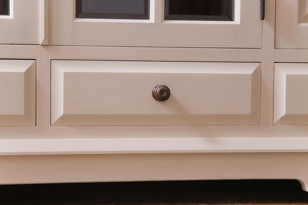 ペイント家具　ビンテージ　#138　淡いカラーが一味違う北海道民芸家具のサイドボード(サイドキャビネット、収納棚)