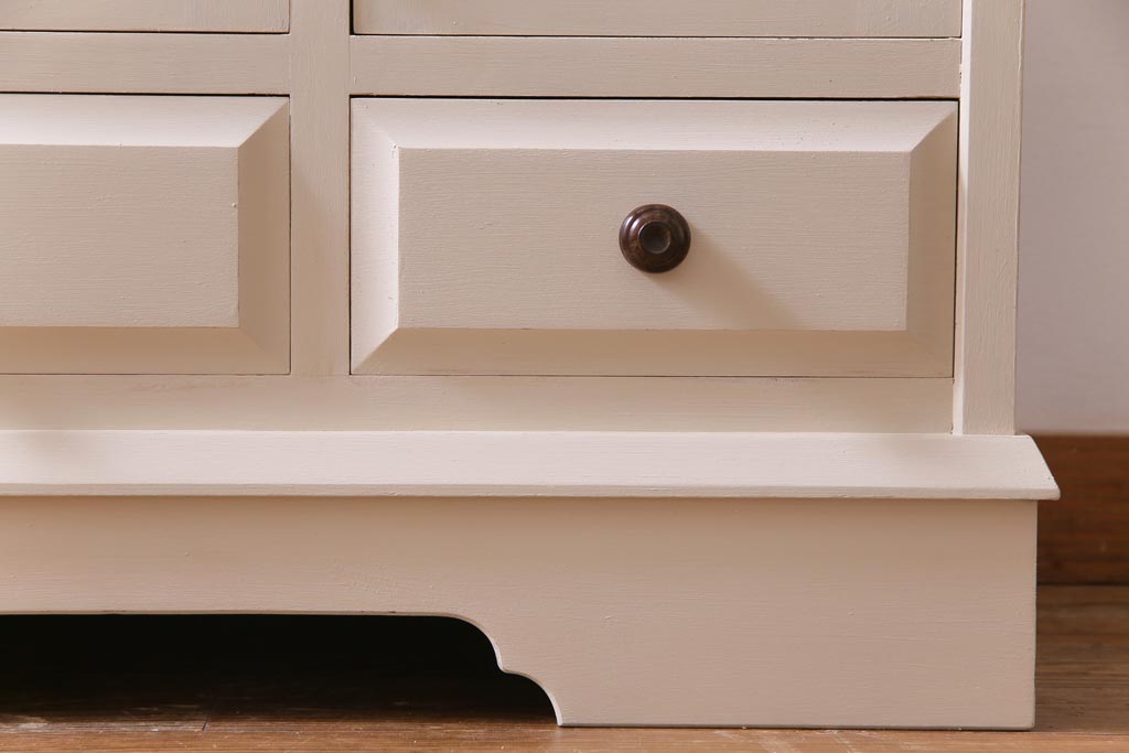 ペイント家具　ビンテージ　#138　淡いカラーが一味違う北海道民芸家具のサイドボード(サイドキャビネット、収納棚)