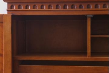 中古　横浜クラシック家具　ダニエル(Daniel)　アーリーアメリカン　木のあたたかみを感じる上品な衣装タンス(引き出し、チェスト)