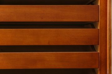 中古　横浜クラシック家具　ダニエル(Daniel)　アーリーアメリカン　木のあたたかみを感じる上品な衣装タンス(引き出し、チェスト)