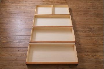 中古　横浜クラシック家具　ダニエル(Daniel)　アーリーアメリカン　木のあたたかみを感じる上品な衣装タンス(引き出し、チェスト)