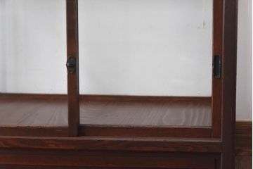 アンティーク家具　大正ロマン　栗材　細部の意匠が光るすっきりとしたデザインのガラスケース(陳列棚、飾り棚)