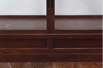 アンティーク家具　大正ロマン　栗材　細部の意匠が光るすっきりとしたデザインのガラスケース(陳列棚、飾り棚)