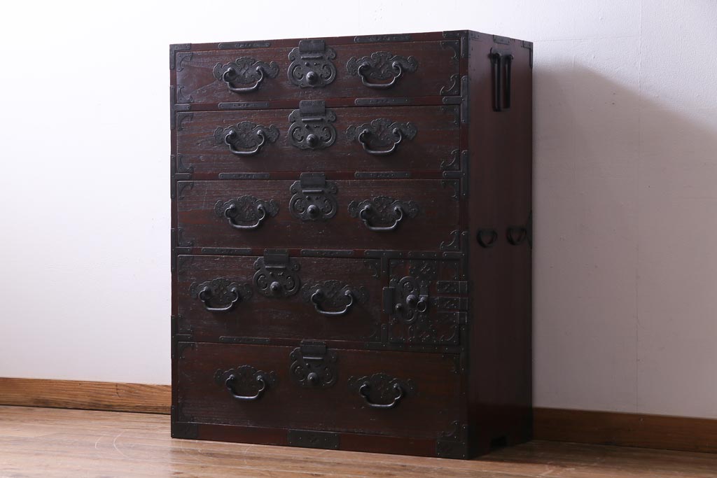 アンティーク家具　明治大正期　前面桐材　巾着金具付き　繊細な職人技が光る貫録のある松本箪笥(衣装箪笥、桐箪笥、桐たんす)(1)