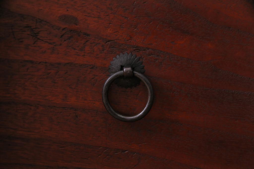 アンティーク家具　明治大正期　前面桐材　巾着金具付き　繊細な職人技が光る貫録のある松本箪笥(衣装箪笥、桐箪笥、桐たんす)(1)