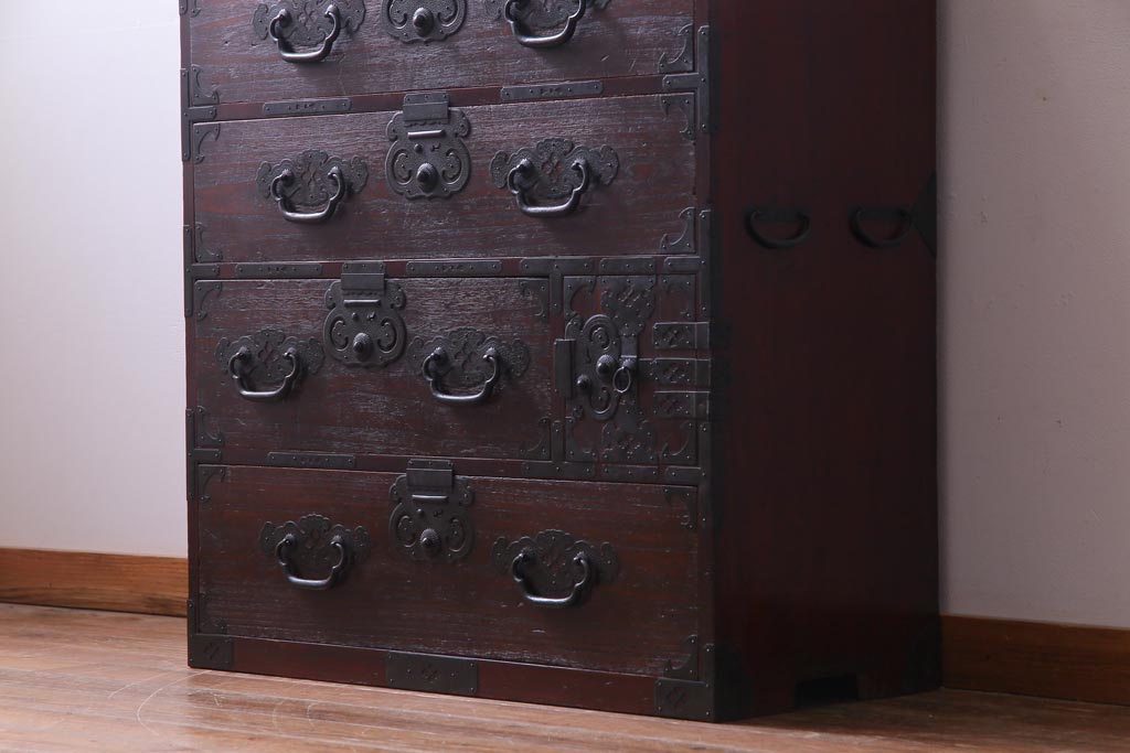 アンティーク家具　明治大正期　前面桐材　巾着金具付き　繊細な職人技が光る貫録のある松本箪笥(衣装箪笥、桐箪笥、桐たんす)(1)
