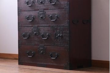 アンティーク家具　明治大正期　前面桐材　巾着金具付き　繊細な職人技が光る貫録のある松本箪笥(衣装箪笥、桐箪笥、桐たんす)(1)