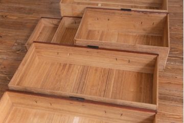 アンティーク家具　明治大正期　前面桐材　巾着金具付き　繊細な職人技が光る貫録のある松本箪笥(衣装箪笥、桐箪笥、桐たんす)(1)