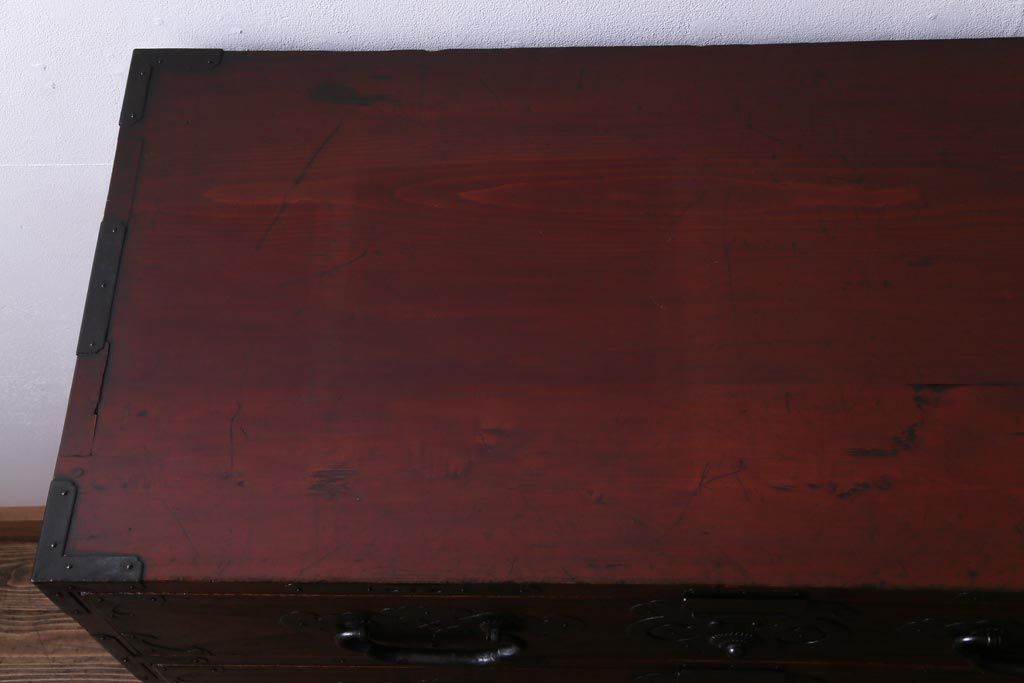 アンティーク家具　明治大正期　前面桐材　巾着金具付き　繊細な職人技が光る貫録のある松本箪笥(衣装箪笥、桐箪笥、桐たんす)(1)