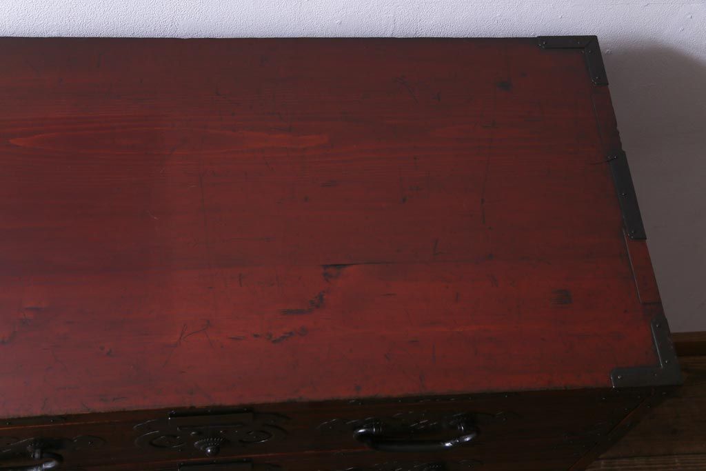 アンティーク家具　明治大正期　前面桐材　巾着金具付き　繊細な職人技が光る貫録のある松本箪笥(衣装箪笥、桐箪笥、桐たんす)(1)