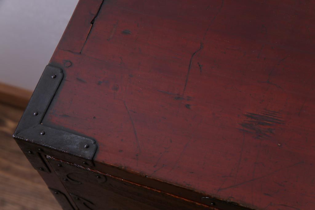 アンティーク家具　明治大正期　前面桐材　巾着金具付き　繊細な職人技が光る貫録のある松本箪笥(衣装箪笥、桐箪笥、桐たんす)(1)