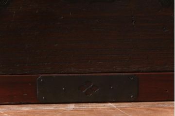 アンティーク家具　明治大正期　前面桐材　巾着金具付き　繊細な職人技が光る貫録のある松本箪笥(衣装箪笥、桐箪笥、桐たんす)(1)
