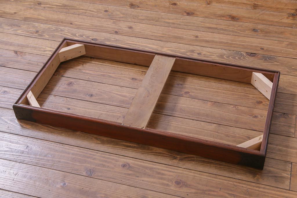 アンティーク家具　和製アンティーク　前面ケヤキ材共縁　漆塗り　珍しいデザインの贅沢な関東衣装箪笥(重ね箪笥、和タンス)