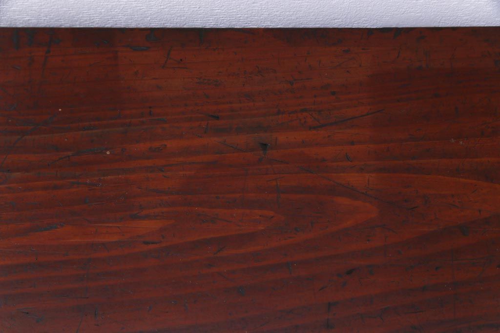 アンティーク家具　和製アンティーク　前面ケヤキ材共縁　漆塗り　珍しいデザインの贅沢な関東衣装箪笥(重ね箪笥、和タンス)