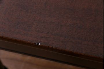 アンティーク家具　フランスアンティーク　マホガニー材天板一枚板　脚のデザインが上品なコンソールテーブル(サイドテーブル)