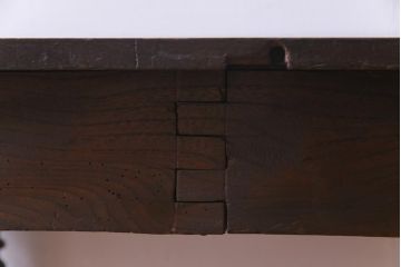 アンティーク家具　フランスアンティーク　マホガニー材天板一枚板　脚のデザインが上品なコンソールテーブル(サイドテーブル)