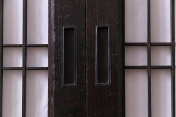 和製アンティーク　障子紙貼り　明治大正期の風情あふれる板戸2枚セット(引き戸、建具)