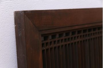昭和初期　繊細に並んだ細い桟が上品な雰囲気醸し出す筬(おさ)欄間(欄間、明り取り)