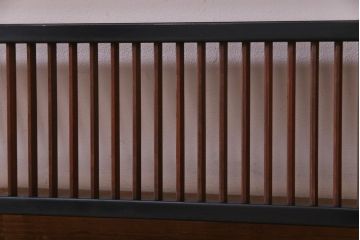 昭和初期　シックな色合いが上品な雰囲気醸し出す筬(おさ)欄間(欄間、明り取り)(1)