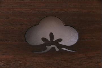 和製アンティーク　松の図　素朴な透かし意匠が魅力の欄間(明り取り、明かり取り)(R-035318)