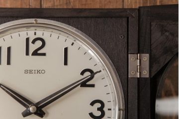 アンティーク雑貨　SEIKO(セイコー)　30DAY・1ヵ月巻　手巻き式　日付曜日付き掛け時計(柱時計、振り子時計)