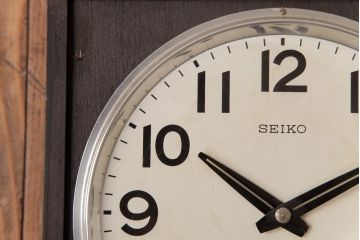 アンティーク雑貨　SEIKO(セイコー)　30DAY・1ヵ月巻　手巻き式　TIME DATER　日付曜日付き掛け時計(柱時計、振り子時計)