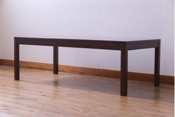 ヴィンテージ家具　北欧ビンテージ　ノルウェー　ローズウッド材　落ち着きのある佇まいのセンターテーブル