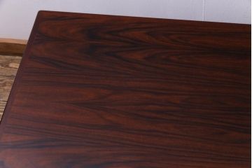 ヴィンテージ家具　北欧ビンテージ　ノルウェー　ローズウッド材　落ち着きのある佇まいのセンターテーブル