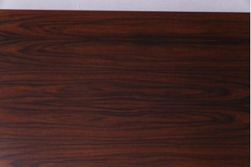 ヴィンテージ家具　北欧ビンテージ　ノルウェー　ローズウッド材　落ち着きのある佇まいのセンターテーブル