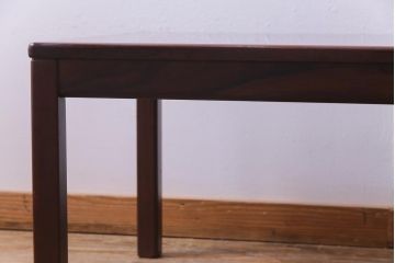 ヴィンテージ家具　北欧ビンテージ　ノルウェー　ローズウッド材　落ち着きのある佇まいのセンターテーブル