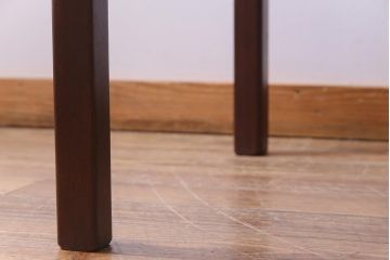 ヴィンテージ家具　北欧ビンテージ　ノルウェー　ローズウッド材　落ち着きのある佇まいのセンターテーブル