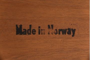 ヴィンテージ家具　北欧ビンテージ　ノルウェー　ローズウッド材　落ち着きのある佇まいのセンターテーブル