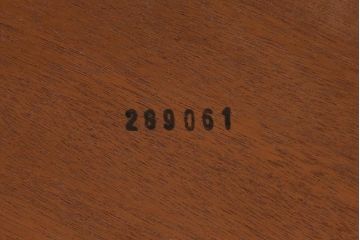ヴィンテージ家具　北欧ビンテージ　ノルウェー　ローズウッド材　落ち着きのある佇まいのセンターテーブル