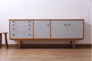 ヴィンテージ家具　イギリスビンテージ　北欧テイストなペイントサイドボード(収納棚)