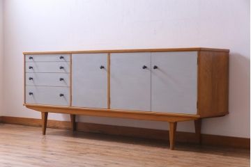 ヴィンテージ家具　イギリスビンテージ　北欧テイストなペイントサイドボード(収納棚)