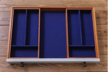 ヴィンテージ家具　イギリスビンテージ　北欧テイストなペイントサイドボード(収納棚)