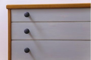 ヴィンテージ家具　イギリスビンテージ　北欧テイストなペイントサイドボード(収納棚)