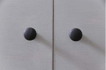 ヴィンテージ家具　イギリスビンテージ　北欧テイストなペイントサイドボード(収納棚)